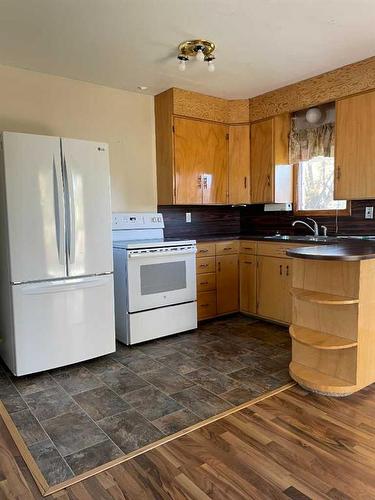 5156 47 Street, Consort, AB - Indoor Photo Showing Kitchen