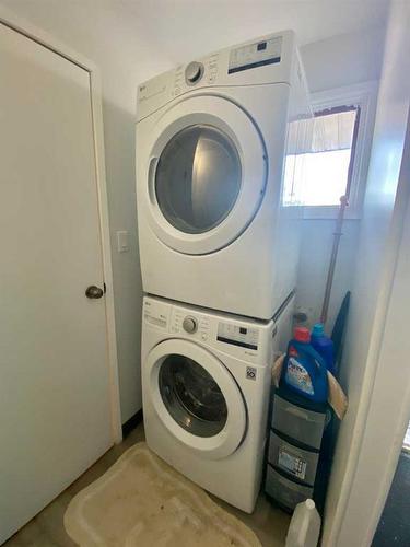 1-22-4906 54 Street, Forestburg, AB - Indoor Photo Showing Laundry Room