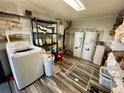 1-22-4906 54 Street, Forestburg, AB - Indoor Photo Showing Laundry Room