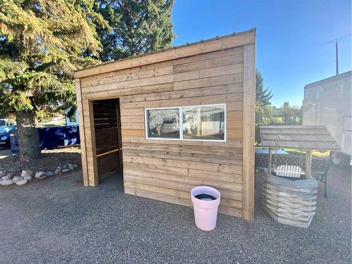 1-22-4906 54 Street, Forestburg, AB - Outdoor With Exterior