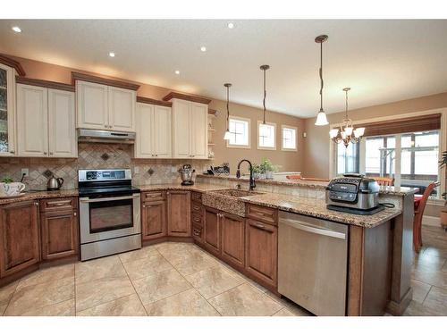 64 Cyprus Road, Blackfalds, AB - Indoor Photo Showing Kitchen With Upgraded Kitchen