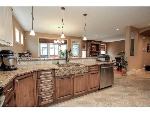 64 Cyprus Road, Blackfalds, AB - Indoor Photo Showing Kitchen