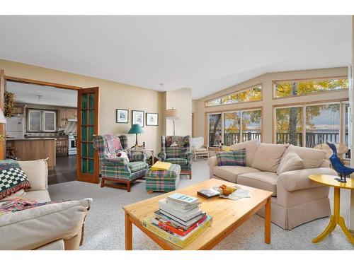 133 Birchcliff Road, Birchcliff, AB - Indoor Photo Showing Living Room