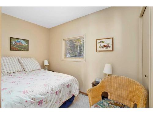 133 Birchcliff Road, Birchcliff, AB - Indoor Photo Showing Bedroom