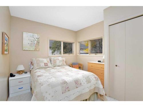 133 Birchcliff Road, Birchcliff, AB - Indoor Photo Showing Bedroom