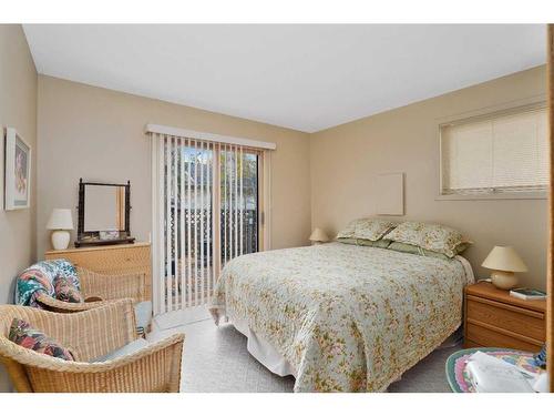 133 Birchcliff Road, Birchcliff, AB - Indoor Photo Showing Bedroom