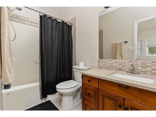 6904 37A Avenue Close, Camrose, AB - Indoor Photo Showing Bathroom