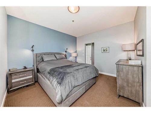 310-4707 50 Street, Sylvan Lake, AB - Indoor Photo Showing Bedroom