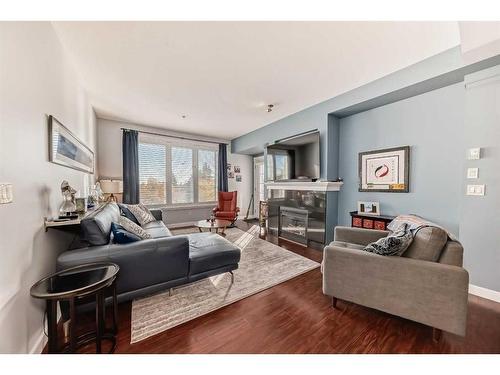 310-4707 50 Street, Sylvan Lake, AB - Indoor Photo Showing Living Room