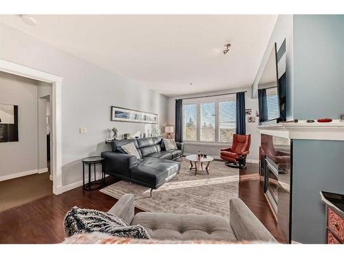 310-4707 50 Street, Sylvan Lake, AB - Indoor Photo Showing Living Room