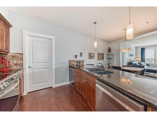 310-4707 50 Street, Sylvan Lake, AB - Indoor Photo Showing Kitchen With Double Sink