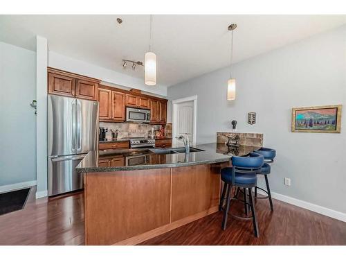 310-4707 50 Street, Sylvan Lake, AB - Indoor Photo Showing Kitchen With Double Sink