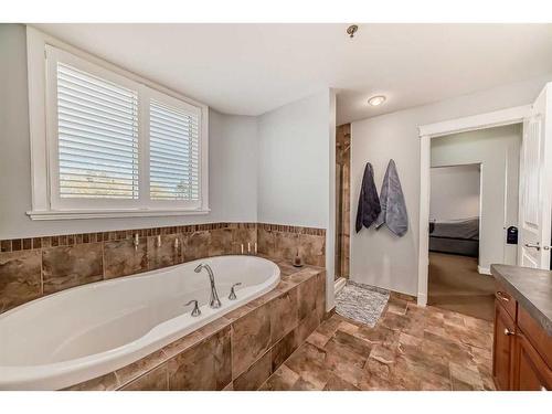 310-4707 50 Street, Sylvan Lake, AB - Indoor Photo Showing Bathroom