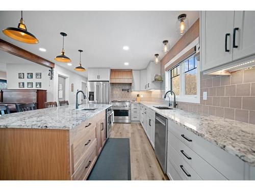 3801 50 Street, Camrose, AB - Indoor Photo Showing Kitchen With Upgraded Kitchen