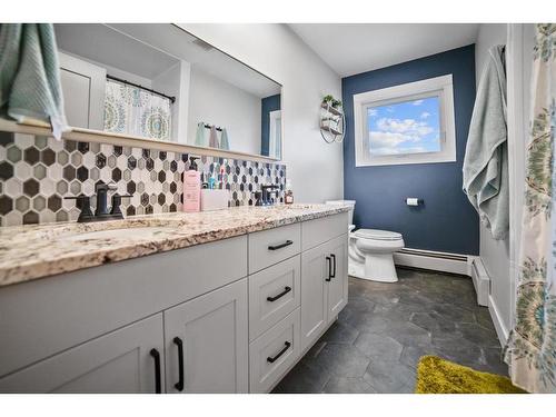 3801 50 Street, Camrose, AB - Indoor Photo Showing Bathroom