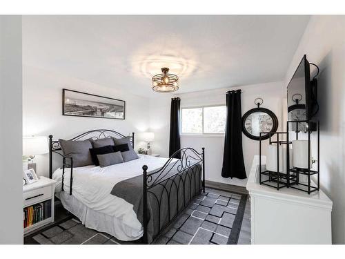 4508 43 Street, Sylvan Lake, AB - Indoor Photo Showing Bedroom