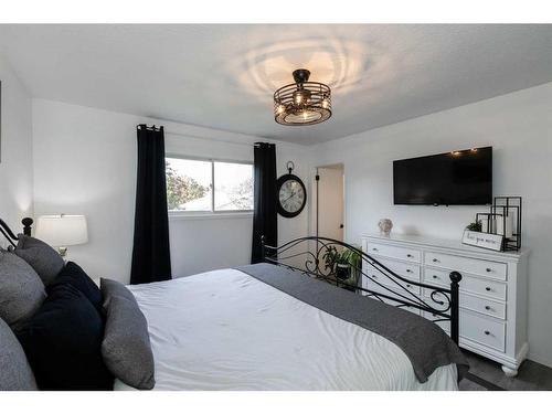 4508 43 Street, Sylvan Lake, AB - Indoor Photo Showing Bedroom