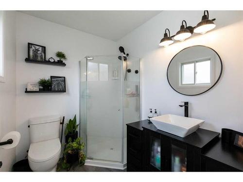 4508 43 Street, Sylvan Lake, AB - Indoor Photo Showing Bathroom