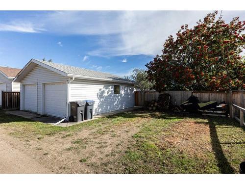 4508 43 Street, Sylvan Lake, AB - Outdoor