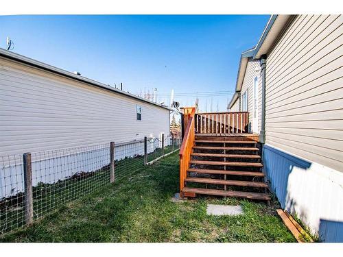 544 Queen Street, Elnora, AB - Outdoor With Exterior