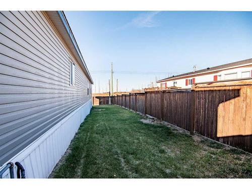 544 Queen Street, Elnora, AB - Outdoor