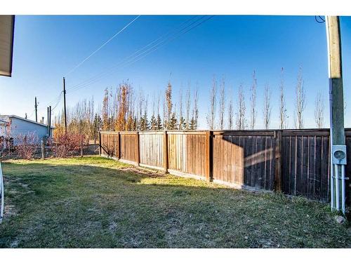 544 Queen Street, Elnora, AB - Outdoor