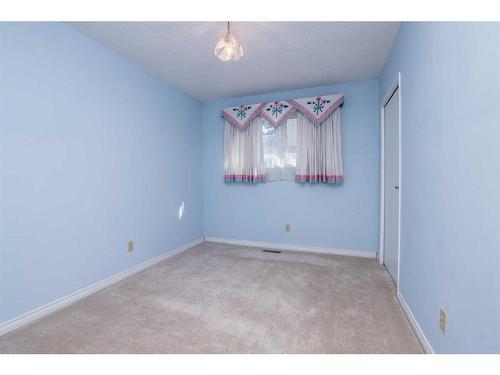 48 Brown Close, Red Deer, AB - Indoor Photo Showing Other Room