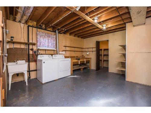 48 Brown Close, Red Deer, AB - Indoor Photo Showing Laundry Room