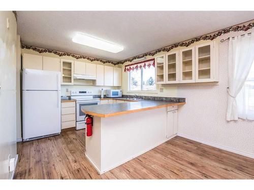 48 Brown Close, Red Deer, AB - Indoor Photo Showing Kitchen