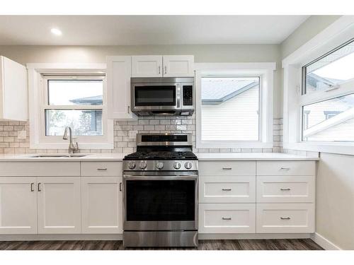 5520 53 Avenue, Lacombe, AB - Indoor Photo Showing Kitchen