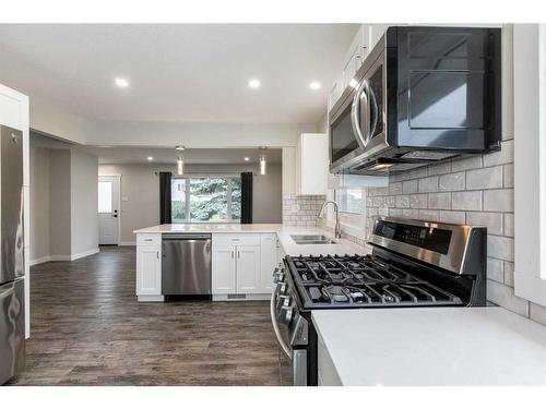 5520 53 Avenue, Lacombe, AB - Indoor Photo Showing Kitchen With Stainless Steel Kitchen With Double Sink With Upgraded Kitchen