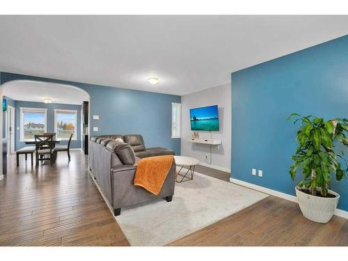 60 Daines Avenue, Red Deer, AB - Indoor Photo Showing Living Room