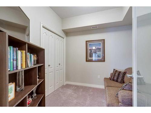 329-6 Michener Boulevard, Red Deer, AB - Indoor Photo Showing Other Room