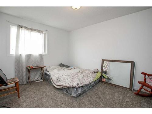 F4-35 Nash Street, Red Deer, AB - Indoor Photo Showing Bedroom