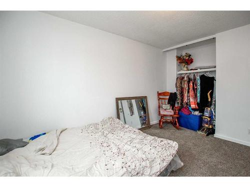 F4-35 Nash Street, Red Deer, AB - Indoor Photo Showing Bedroom