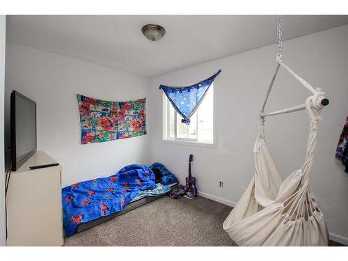 F4-35 Nash Street, Red Deer, AB - Indoor Photo Showing Bedroom