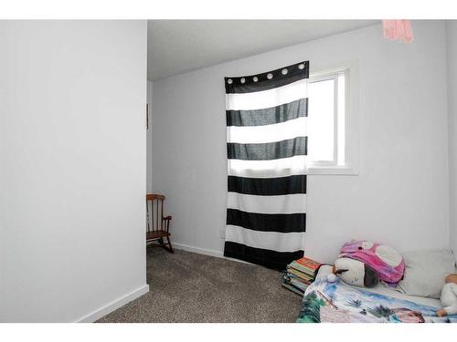 F4-35 Nash Street, Red Deer, AB - Indoor Photo Showing Bedroom