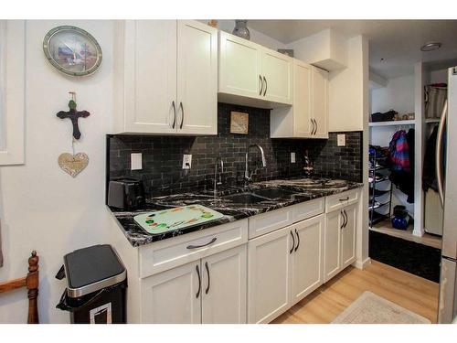 F4-35 Nash Street, Red Deer, AB - Indoor Photo Showing Kitchen