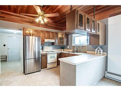 5036 48 Avenue, Bashaw, AB - Indoor Photo Showing Kitchen