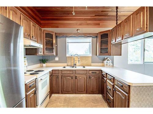 5036 48 Avenue, Bashaw, AB - Indoor Photo Showing Kitchen With Double Sink