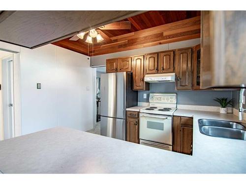 5036 48 Avenue, Bashaw, AB - Indoor Photo Showing Kitchen With Double Sink