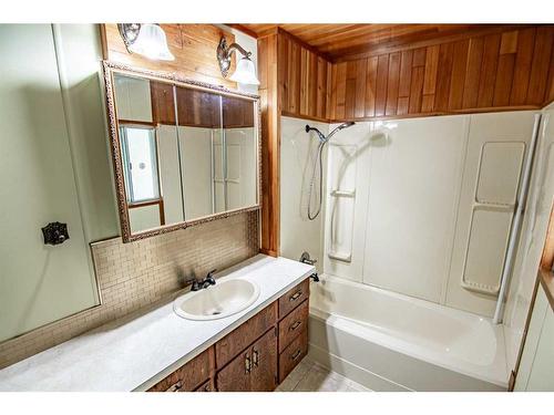 5036 48 Avenue, Bashaw, AB - Indoor Photo Showing Bathroom