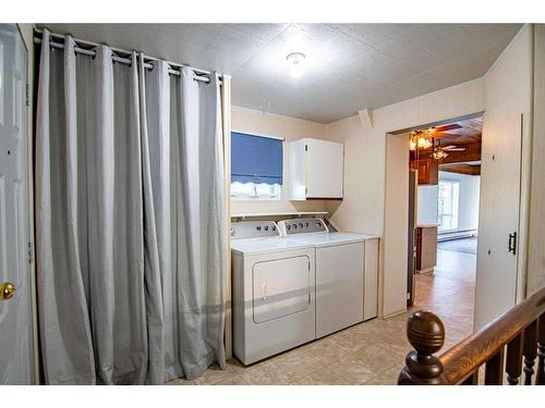 5036 48 Avenue, Bashaw, AB - Indoor Photo Showing Laundry Room