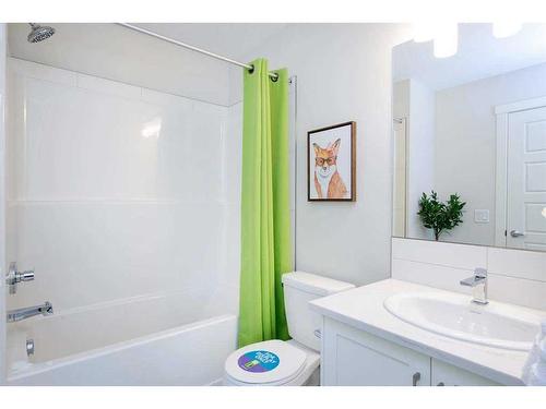 201 Vantage Drive, Cochrane, AB - Indoor Photo Showing Bathroom