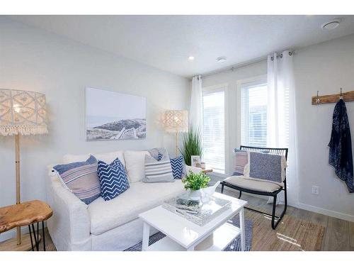 201 Vantage Drive, Cochrane, AB - Indoor Photo Showing Living Room