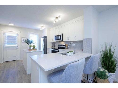 201 Vantage Drive, Cochrane, AB - Indoor Photo Showing Kitchen