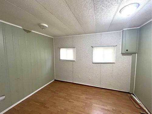 205 Lady Helen Avenue West, Galahad, AB - Indoor Photo Showing Other Room