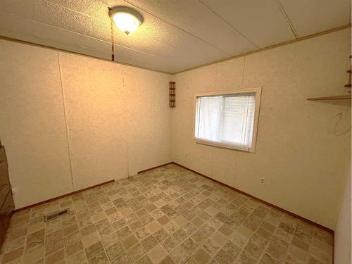 205 Lady Helen Avenue West, Galahad, AB - Indoor Photo Showing Other Room