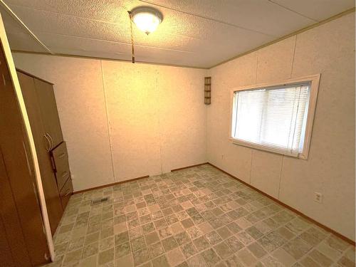 205 Lady Helen Avenue West, Galahad, AB - Indoor Photo Showing Other Room