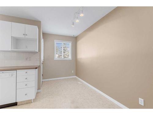 151-33 Donlevy Avenue, Red Deer, AB - Indoor Photo Showing Other Room